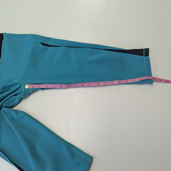 Lululemon Smooth Stride Crop (17" )Viridian Green / Black Size 6 - Picture 6 of 16